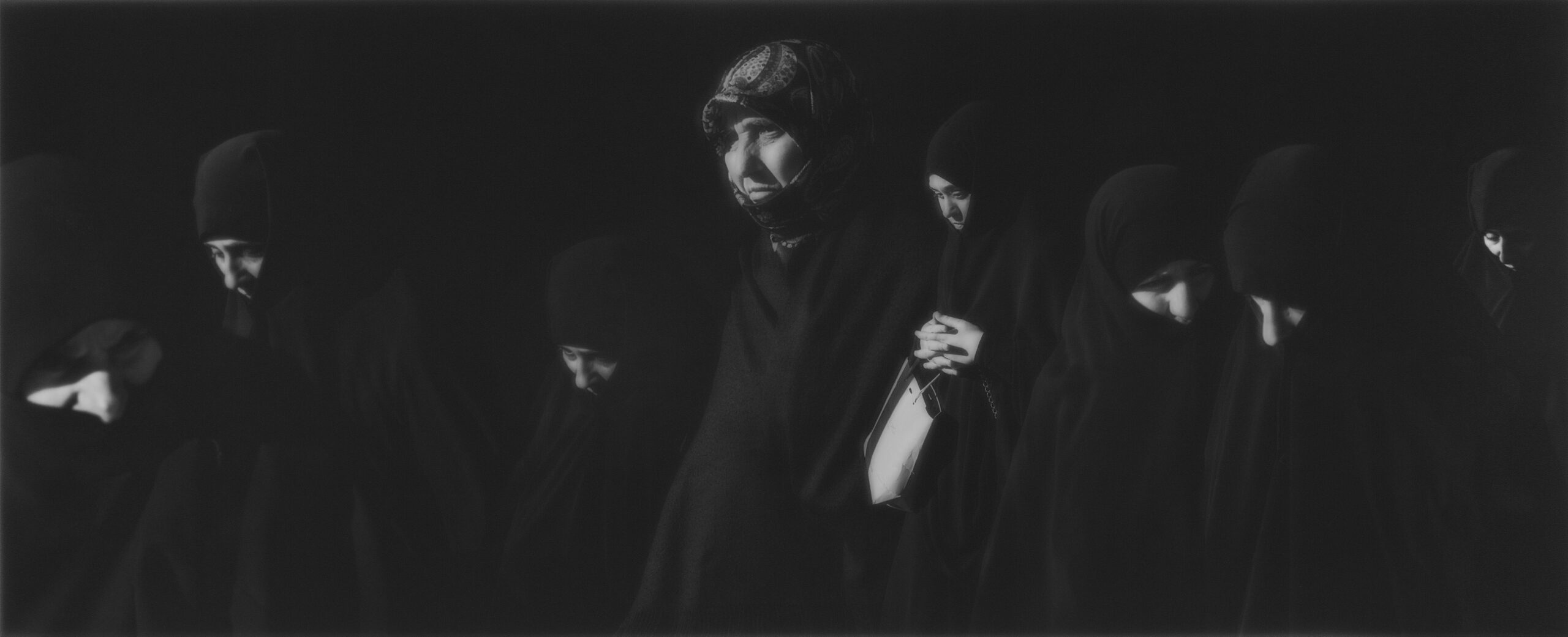 Et billede taget af Esa Ylijaasko, på billedet er en samling af kvinder, syriske flygtnige.