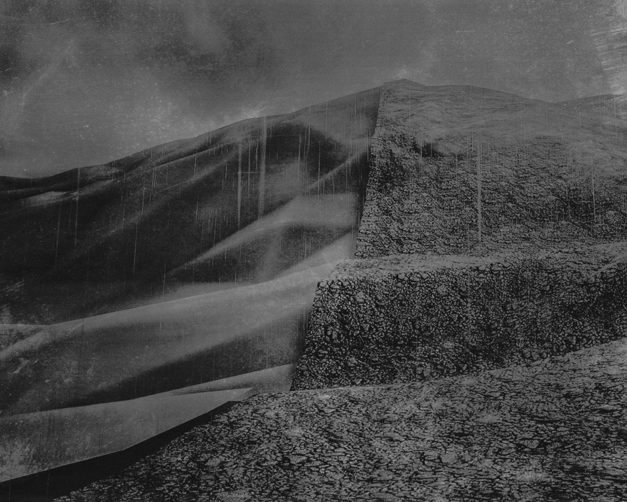 Et billede fra Esa Ylijaasko, billedet er dystert og viser em kontrast mellem en blød tekstur og en ru tekstur